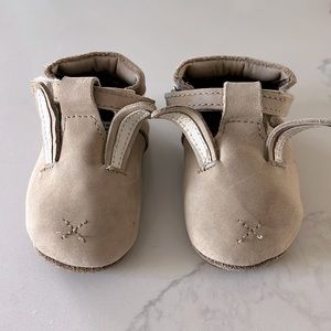 Donsje - neutral shoes 18-24 Months